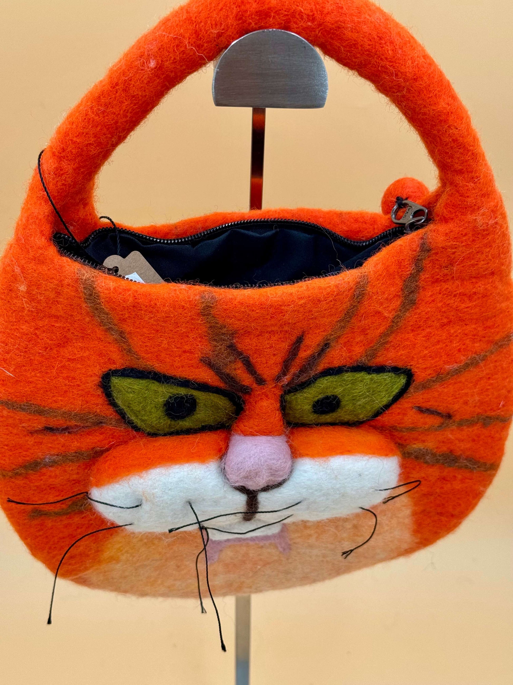 Handtasche Filztasche Size S Saddle Bag Tiger, handgemachte orange Filztasche mit Tigeransicht, 100% Wolle, Reißverschluss