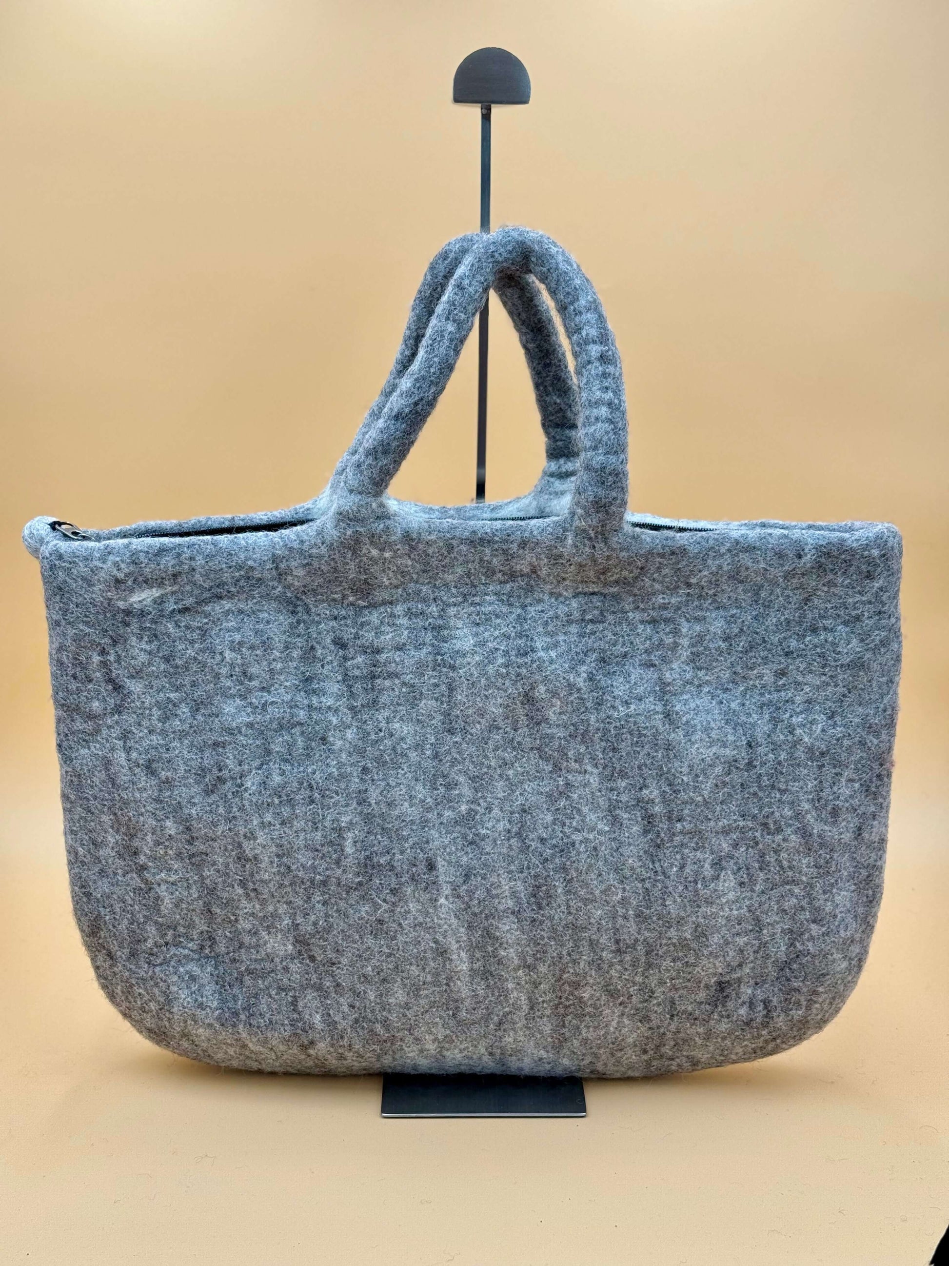 Handtasche Filztasche Size XL Large Bag in grau, handgemacht, ideal für alltägliche Essentials und Computer.