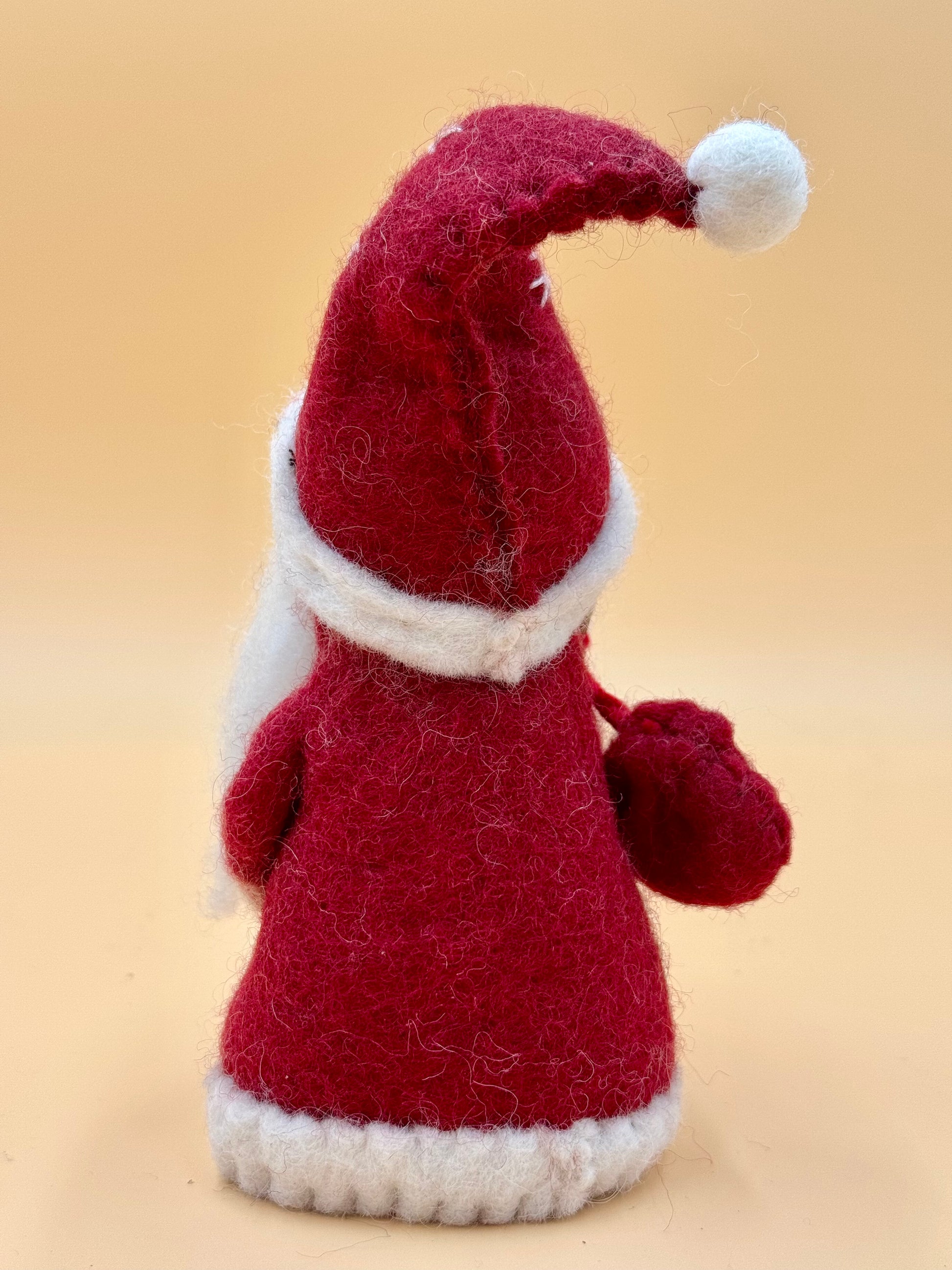 Filzfigur Weihnachtsmann mit Geschenk