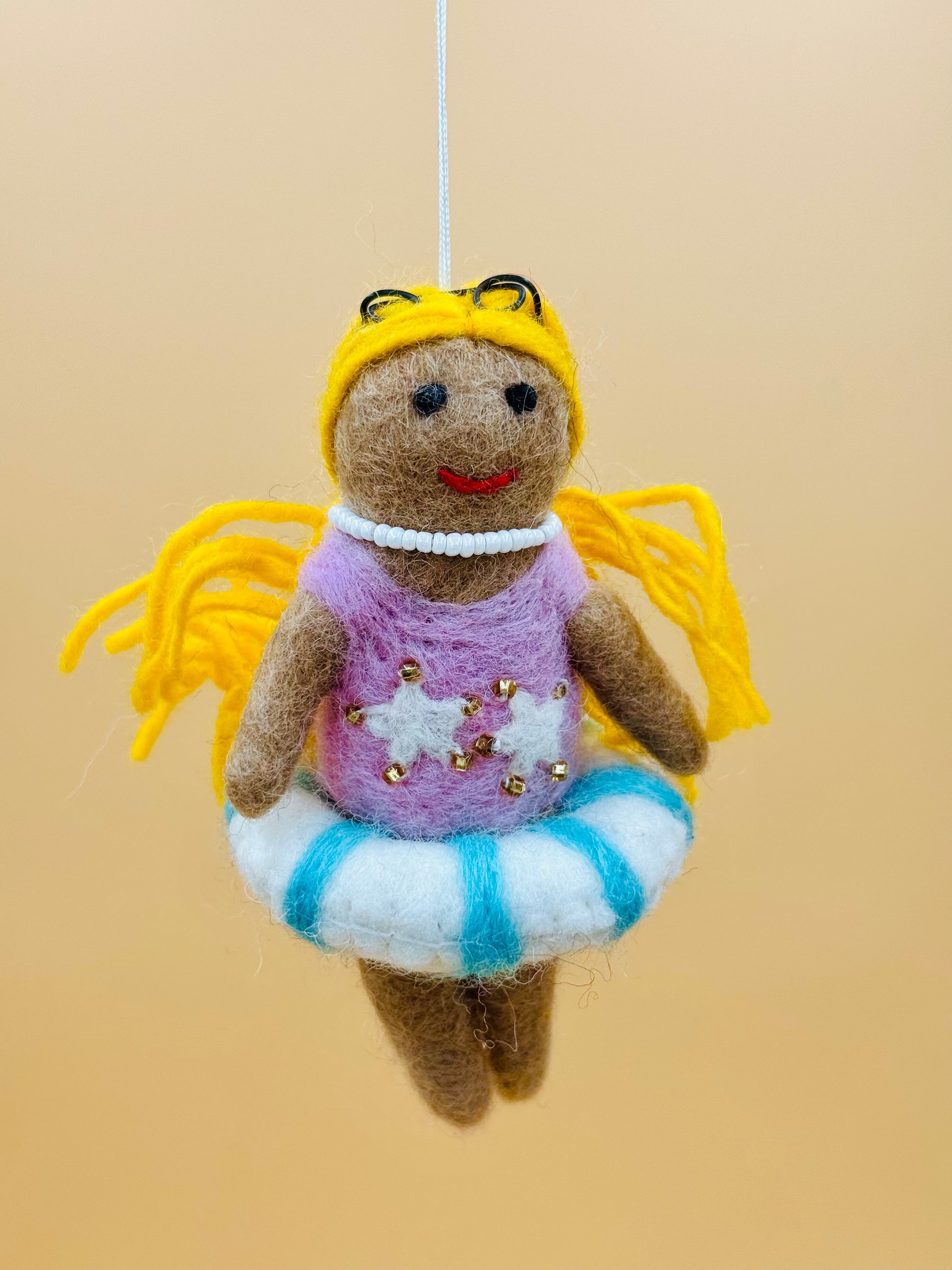 Filzanhänger Schlüsselanhänger kleines Mädchen mit Schwimmring 