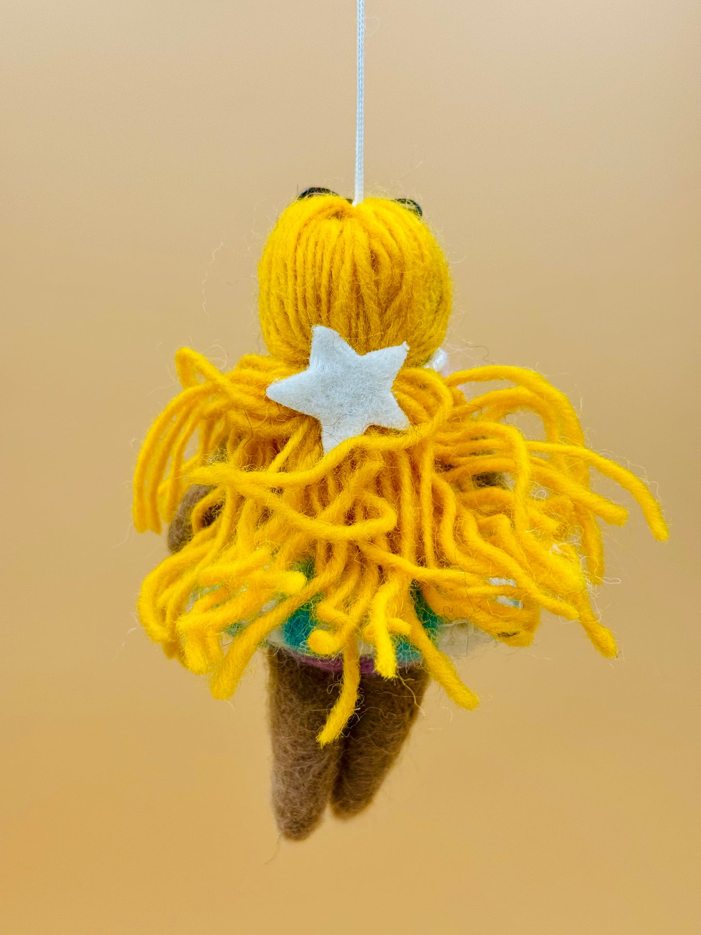 Filzanhänger Schlüsselanhänger kleines Mädchen mit Schwimmring 