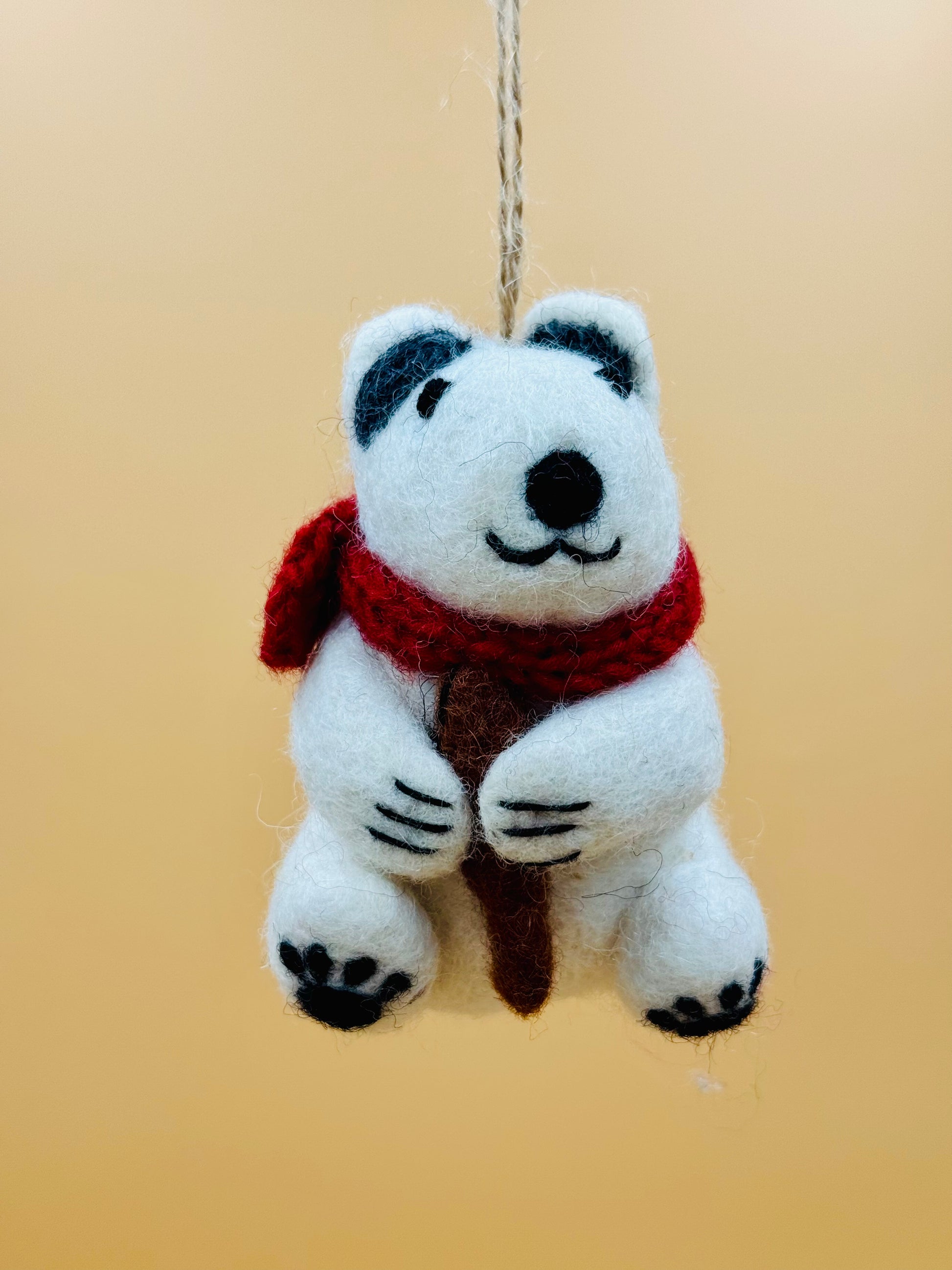 Filzanhänger Schlüsselanhänger Eisbär mit Brot
