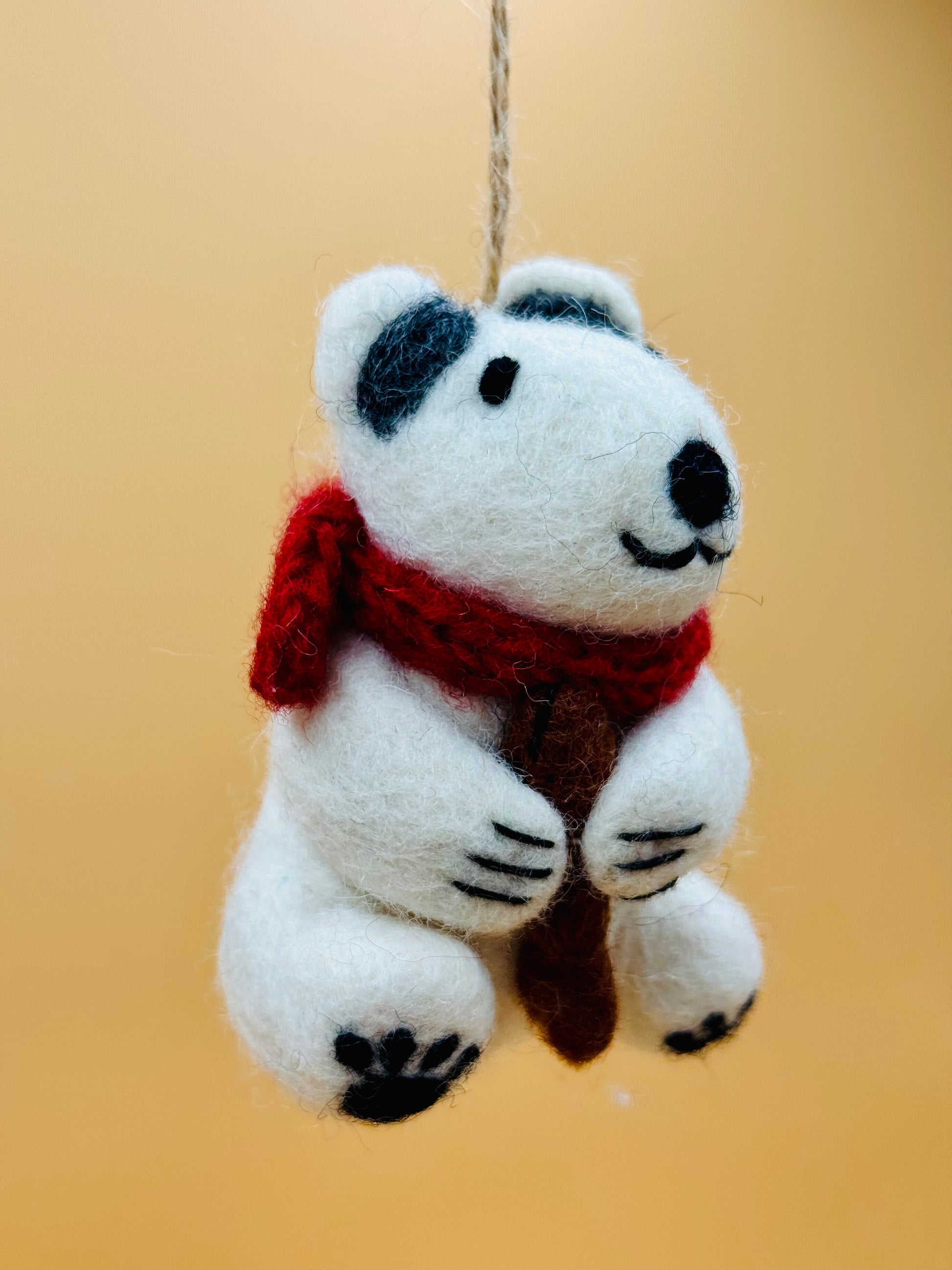 Filzanhänger Schlüsselanhänger Eisbär mit Brot