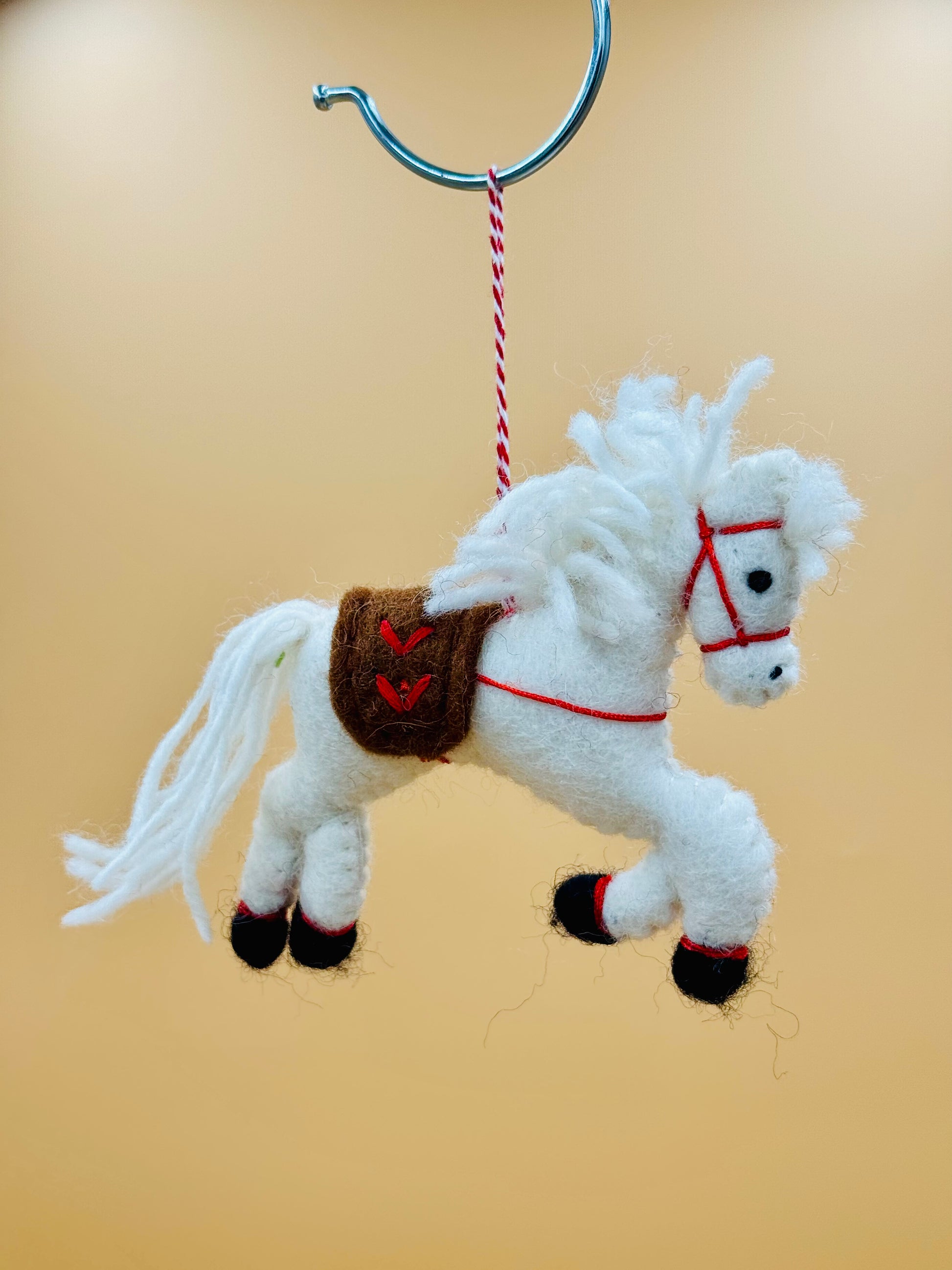 Filzanhänger Schlüsselanhänger Pferdchen weiß