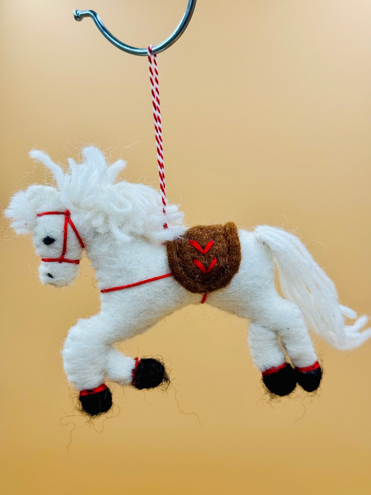 Filzanhänger Schlüsselanhänger Pferdchen weiß