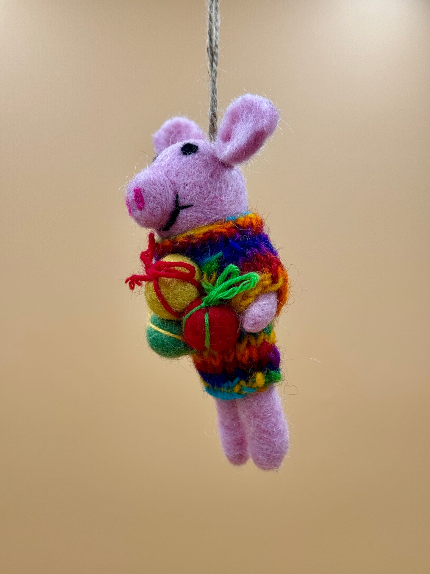 Filzanhänger Schlüsselanhänger Schweinchen mit Geschenke