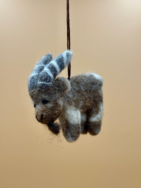 Filzanhänger Schlüsselanhänger kleine Ziege grau