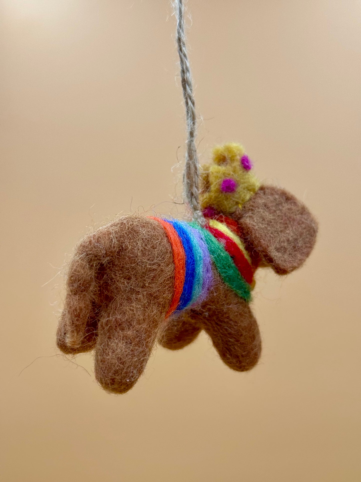 Filzanhänger Schlüsselanhänger Hündchen mit Krone