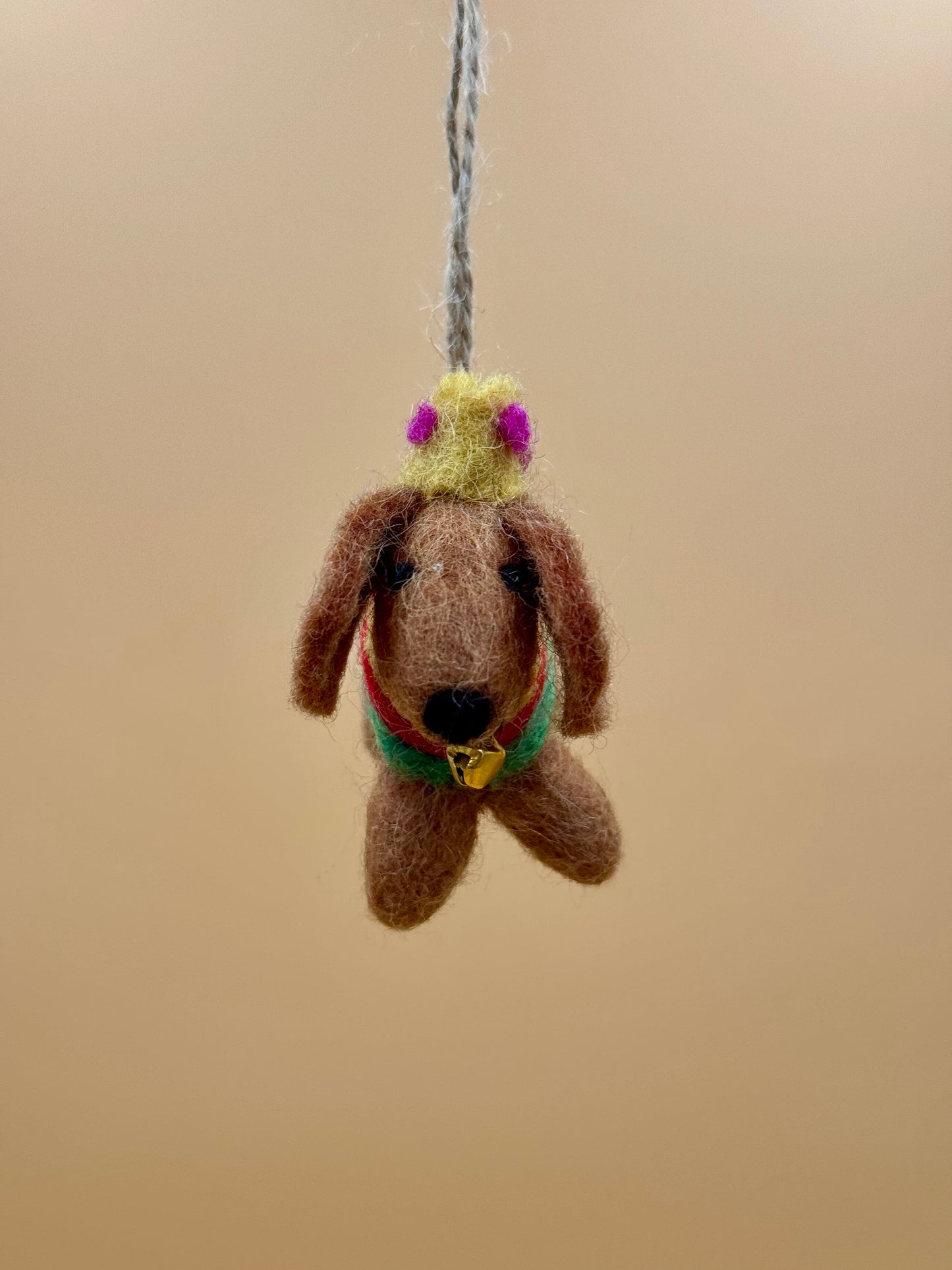 Filzanhänger Schlüsselanhänger Hündchen mit Krone