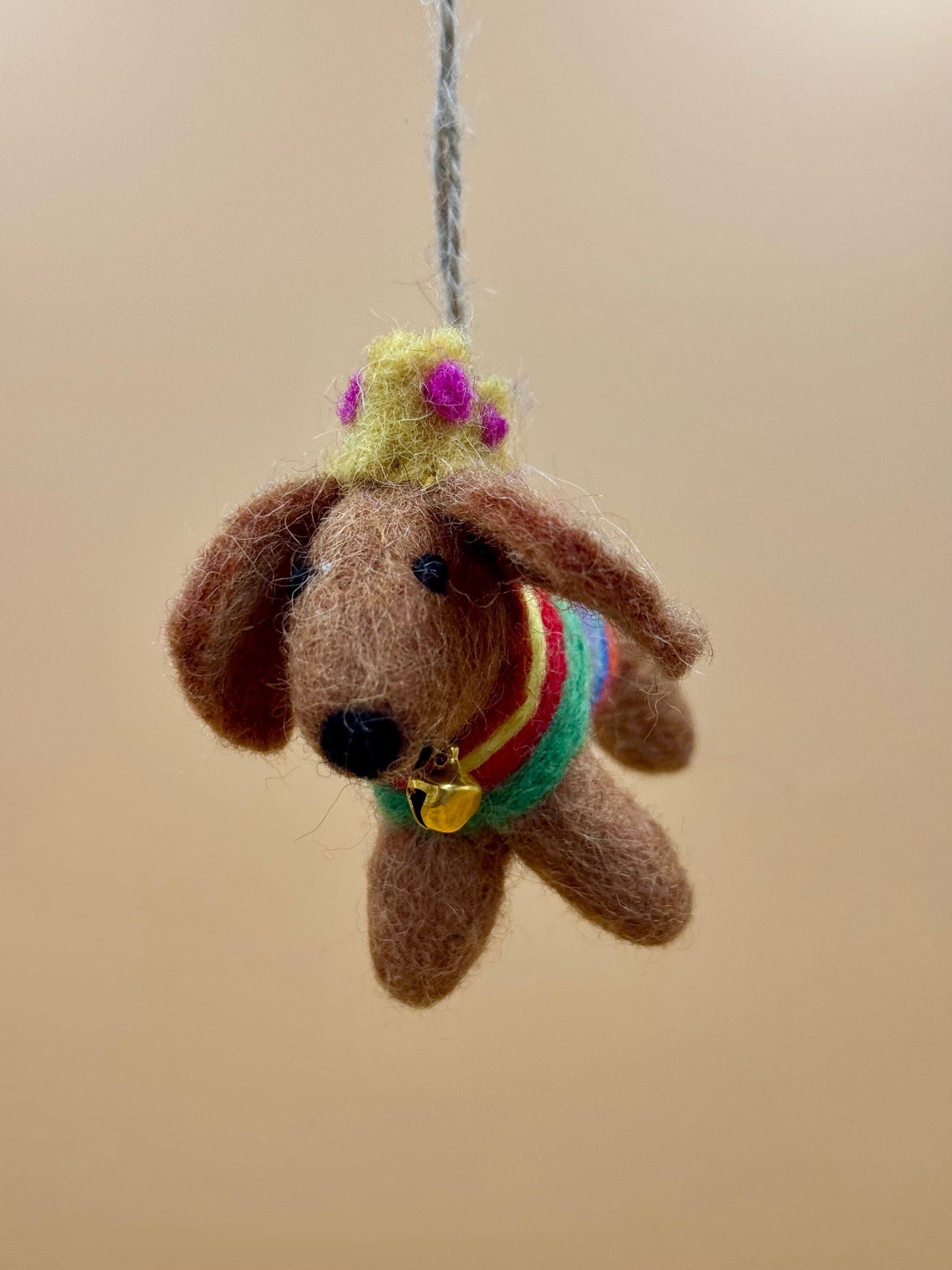 Filzanhänger Schlüsselanhänger Hündchen mit Krone
