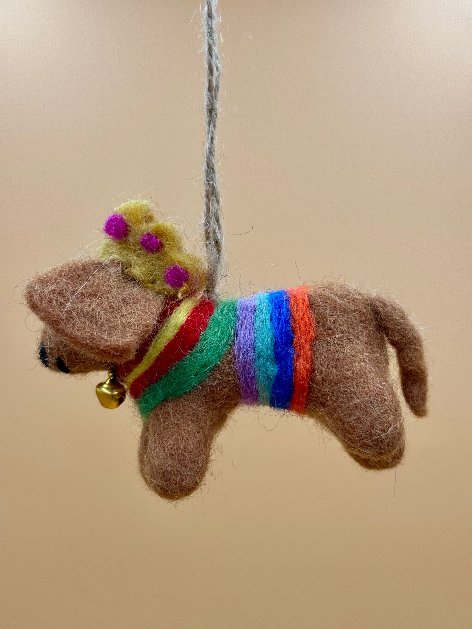 Filzanhänger Schlüsselanhänger Hündchen mit Krone