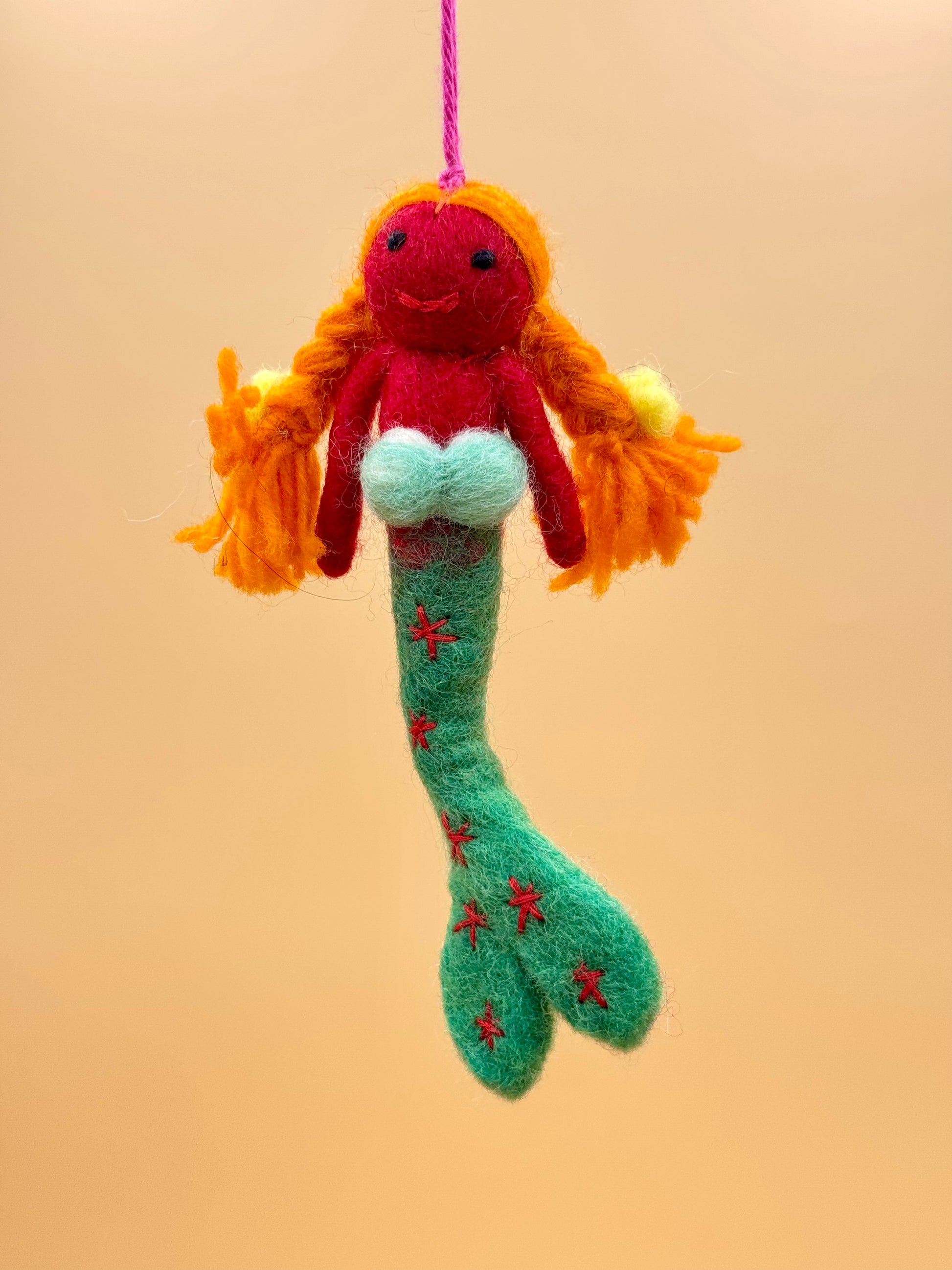 Filzanhänger Schlüsselanhänger kleine Meerjungfrau rot 