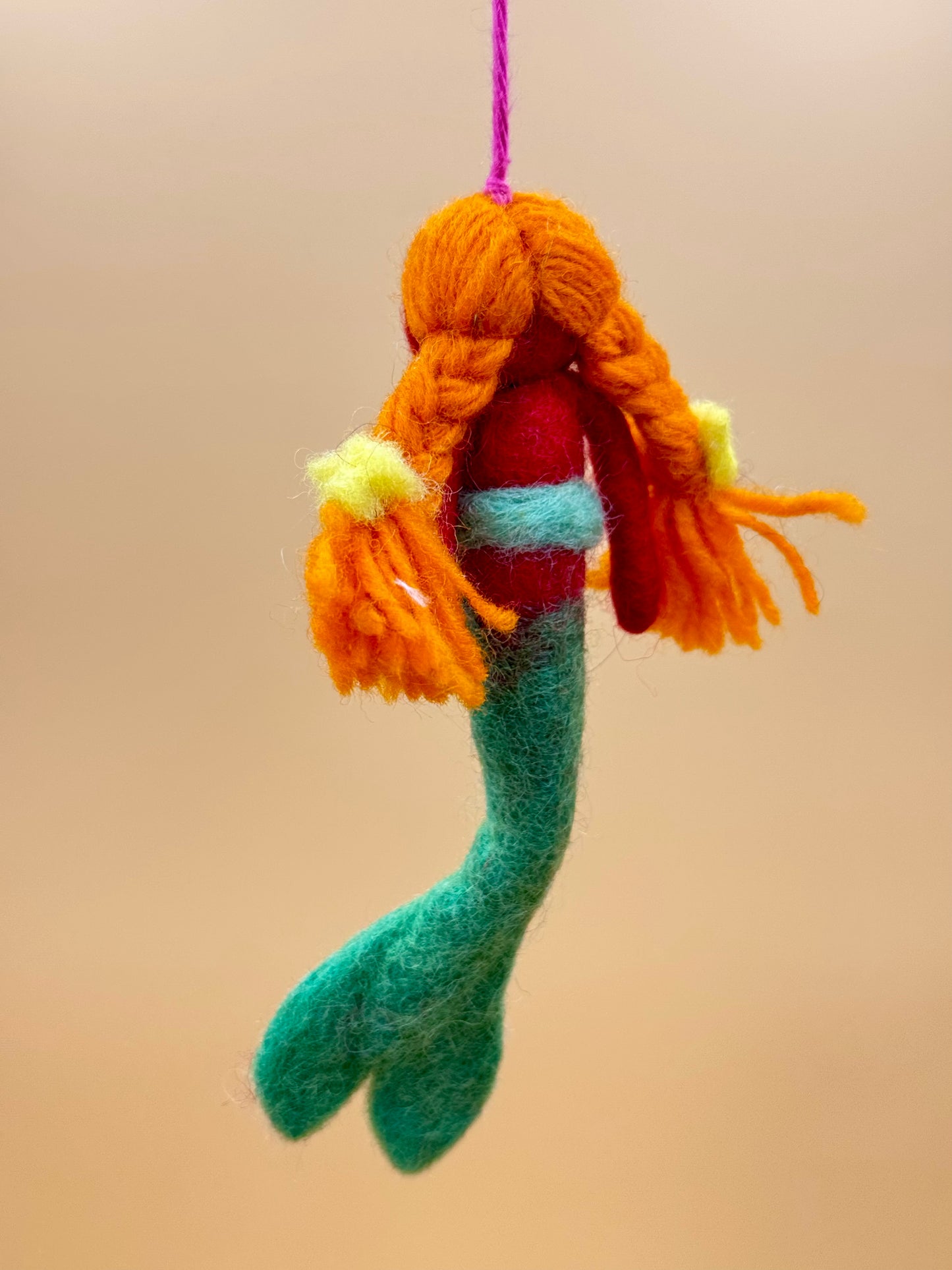 Filzanhänger Schlüsselanhänger kleine Meerjungfrau rot 