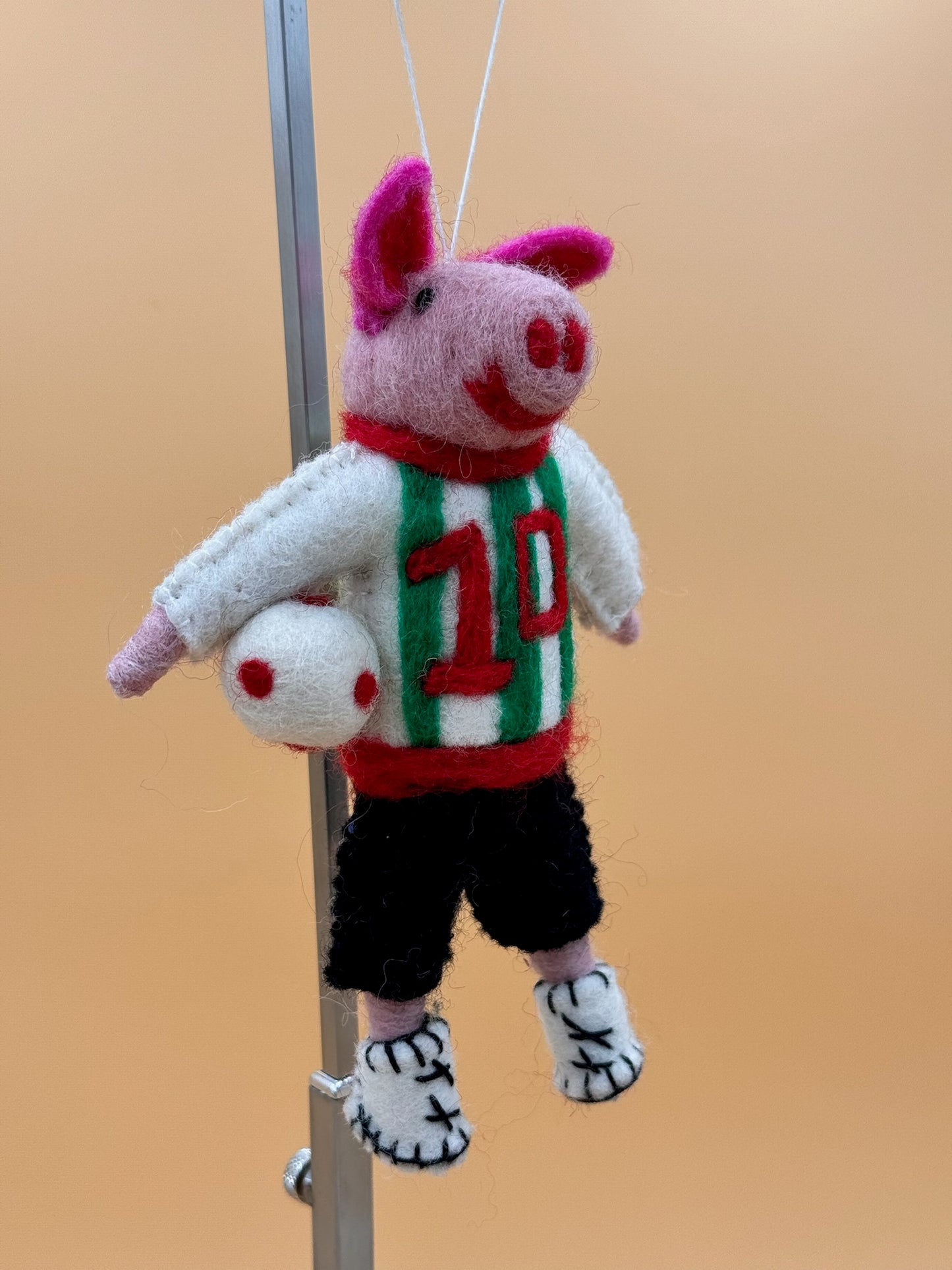 Anhänger Tiere Füßballspieler Schwein - urbanchameleonberlin
