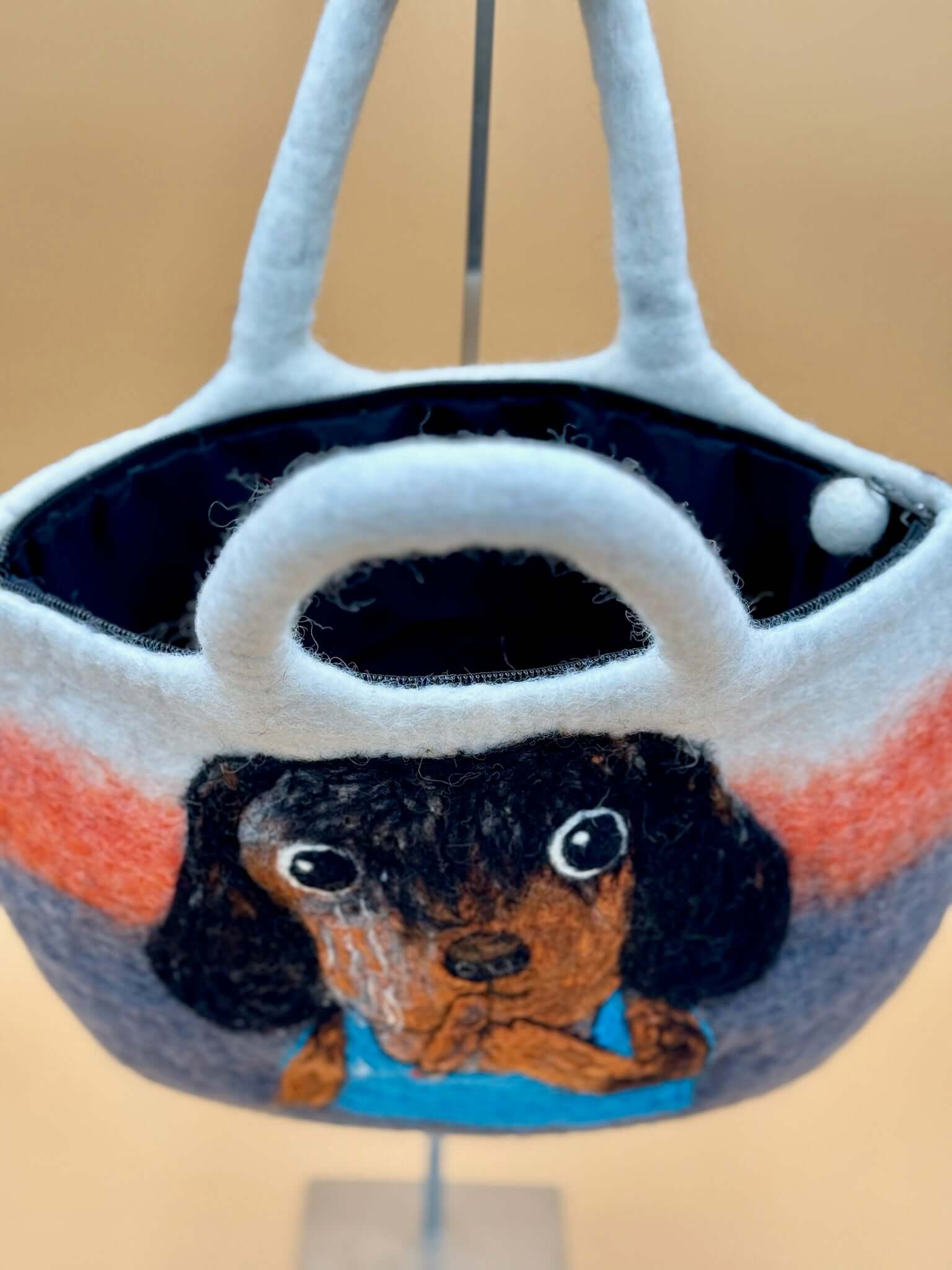 Handgemachte Filztasche Größe L mit Hundemotiv aus 100 % Wolle