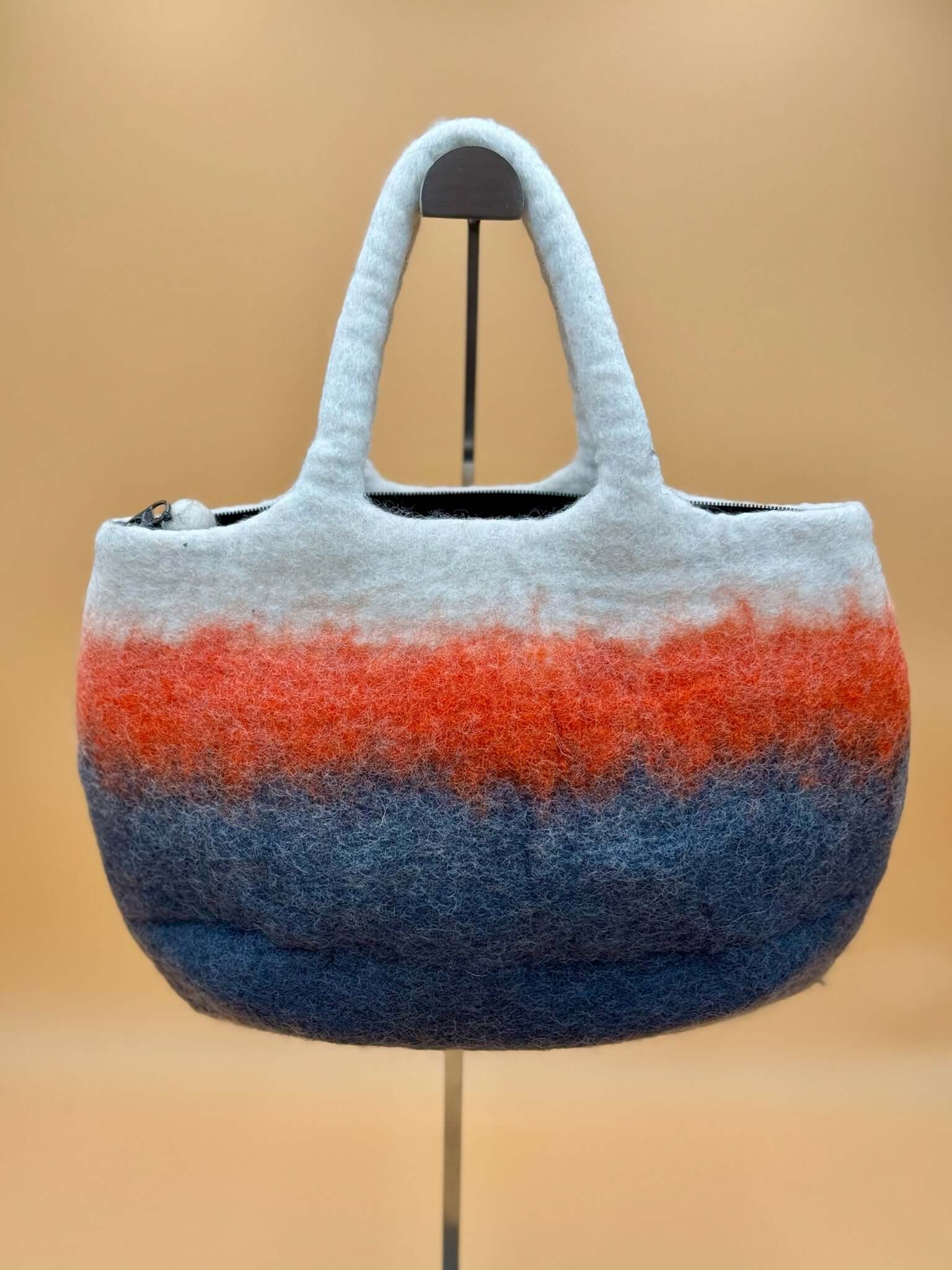Handgemachte Filztasche Größe L mit Hundemotiv aus 100 % Wolle
