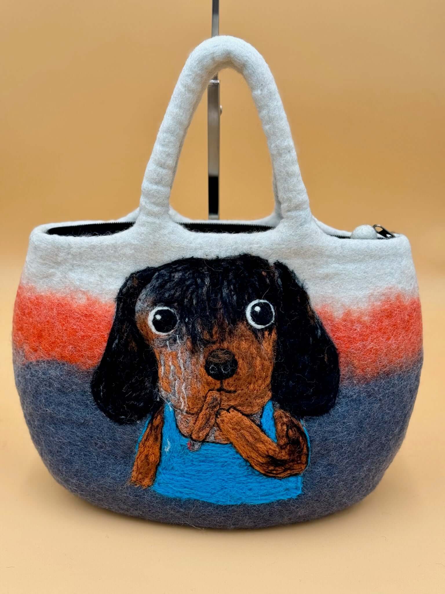 Handgemachte Filztasche Größe L mit Hundemotiv aus 100 % Wolle