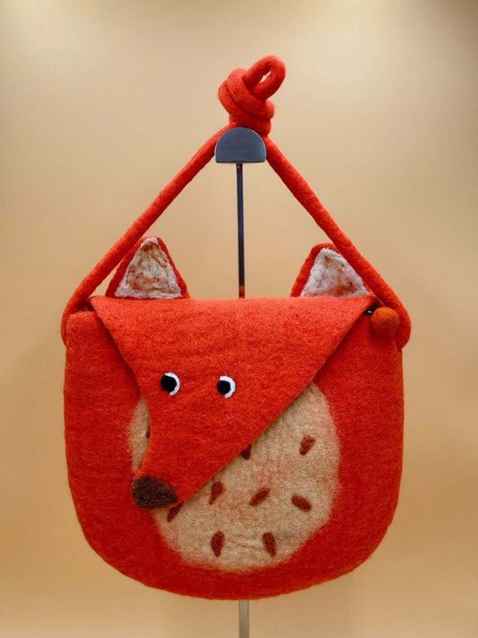 Umhängetasche Filztasche Size M Crossbody Fuchs in orange mit niedlichem Fuchsdesign und abnehmbarem Schultergurt.