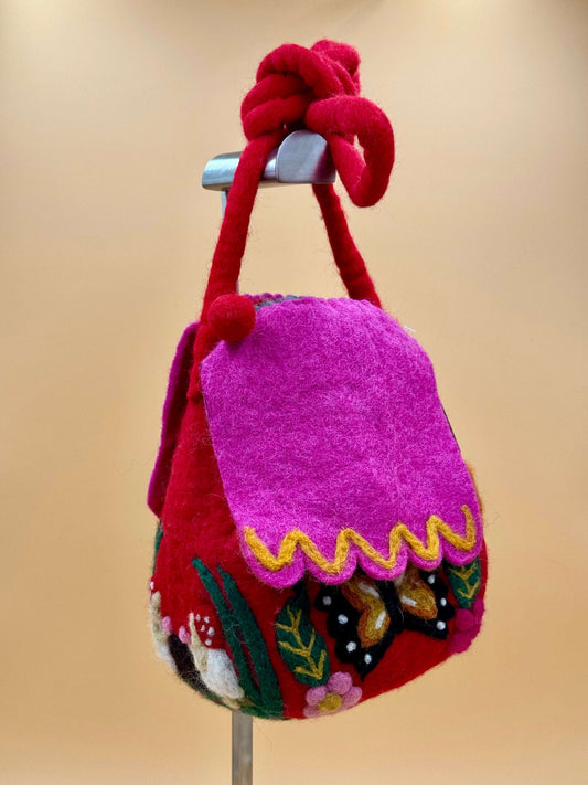Umhängetasche Filztasche Size M Crossbody Häuschen rot-rosa - urbanchameleonberlin