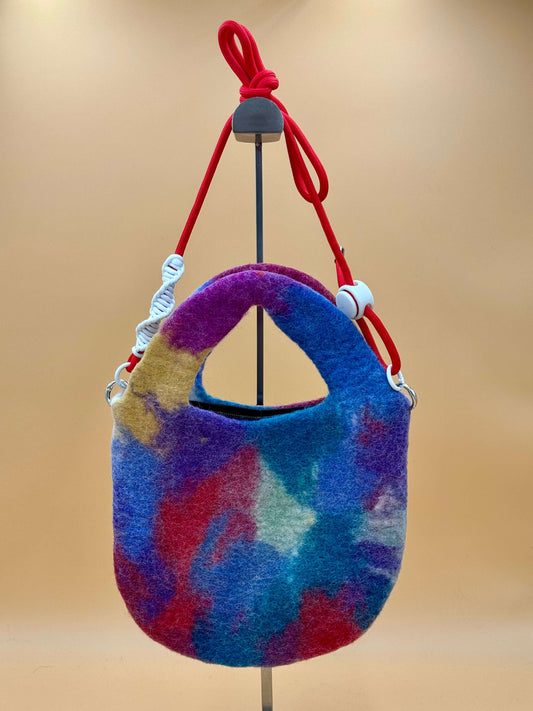 Umhängetasche Filztasche Size M Crossbody bunt - urbanchameleonberlin