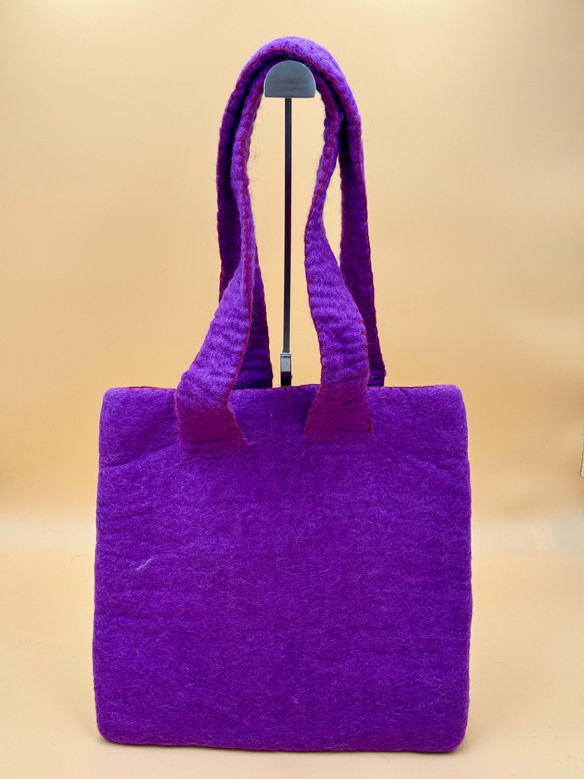 Schultertasche Filztasche Size L Shopper Häuse mit Hund - urbanchameleonberlin