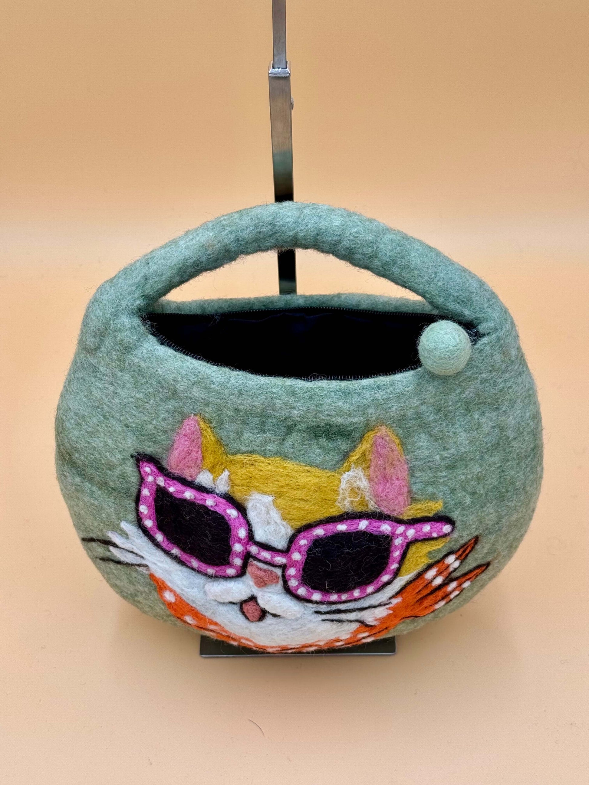 Handtasche Filztasche Size S Bucket Bag Katze mit Brille - urbanchameleonberlin