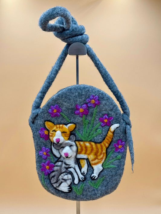 Umhängetasche Filztasche Size M Crossbody zwei Katzen - urbanchameleonberlin
