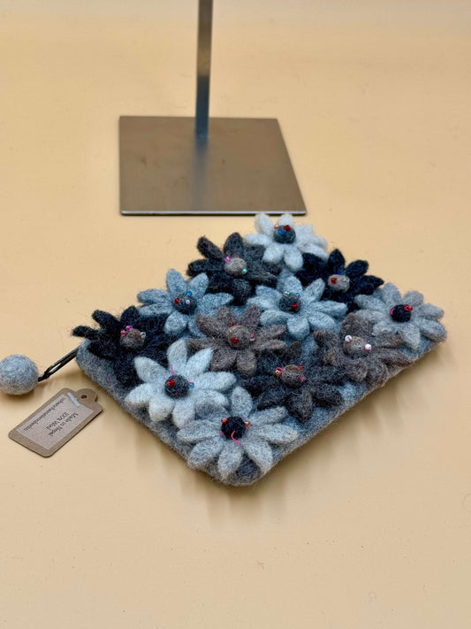Geldbörse Filztasche Size M Touch Blümchen - urbanchameleonberlin