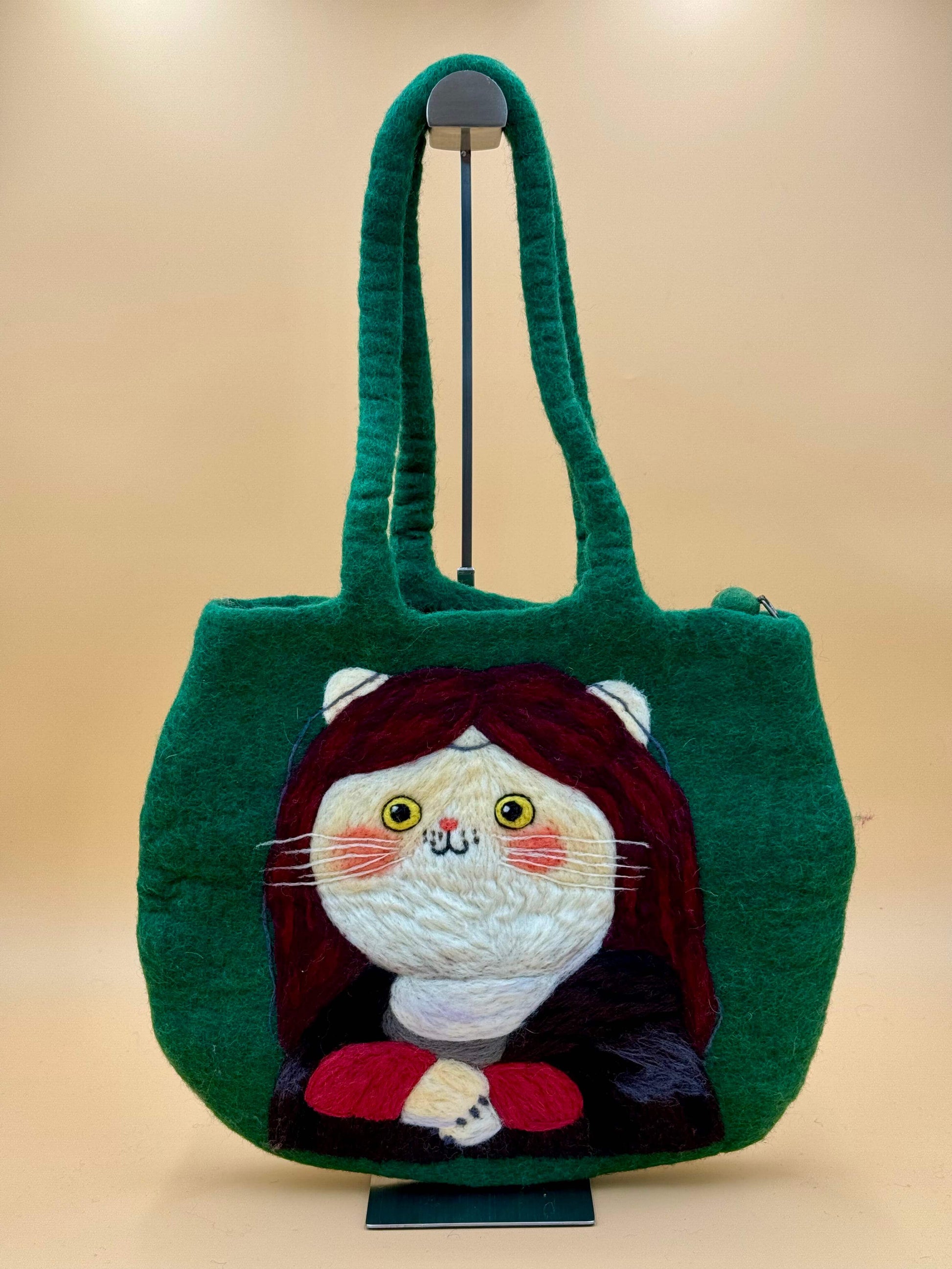 Schultertasche Filztasche Size L mit Mona Lisa Katze Design, handgemacht aus 100% Wolle.