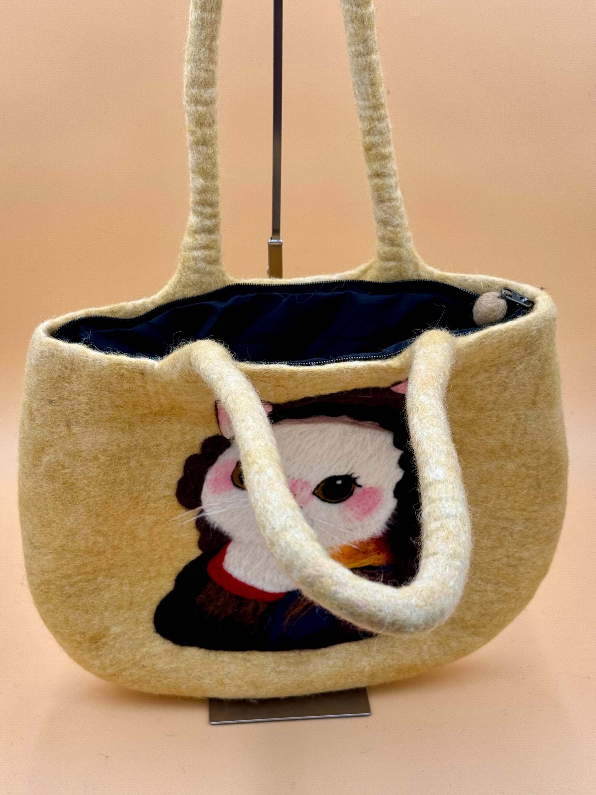 Schultertasche Filztasche Size L Totes Bag mit Mona Lisa Katze Design, handgefertigt aus 100% Wolle.
