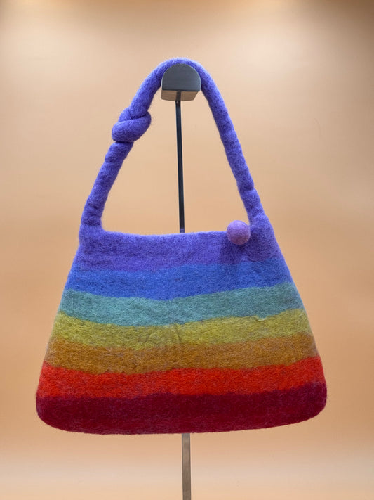 Schultertasche Filztasche Size M Baguette Bag Regenbogen