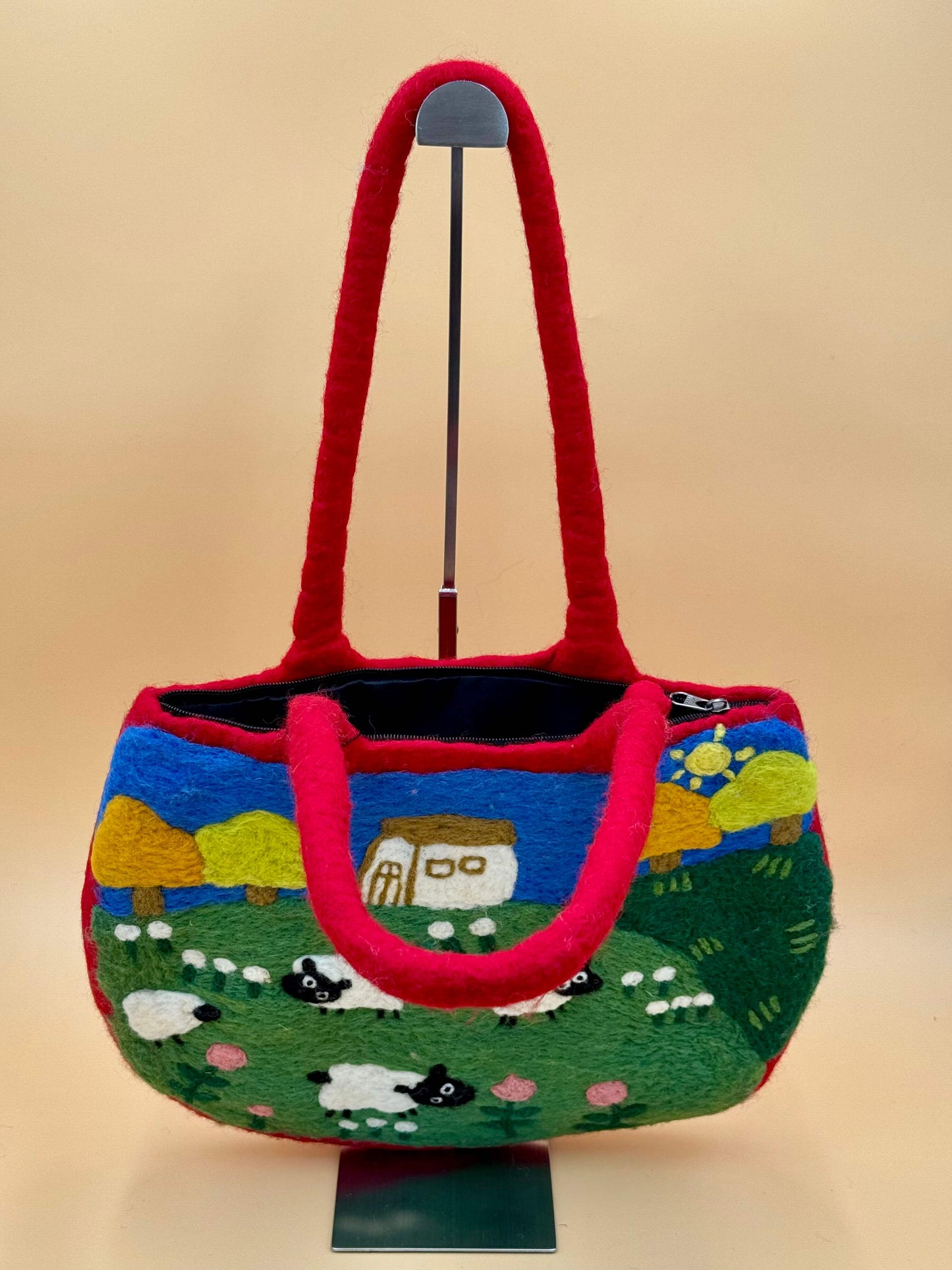 Handgemachte Schultertasche Filztasche Totes Bag Size L mit Schafdesign in grün, blau, rot, ideal für tägliche Nutzung.